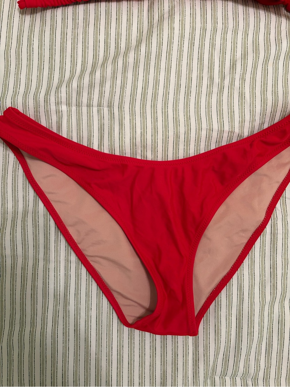 Red bikini set - Picture 3 of 3